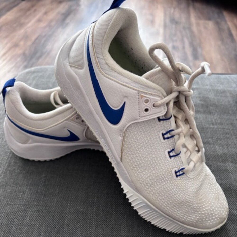 NIKE Women's Volleyball Court Shoes, Size 10.